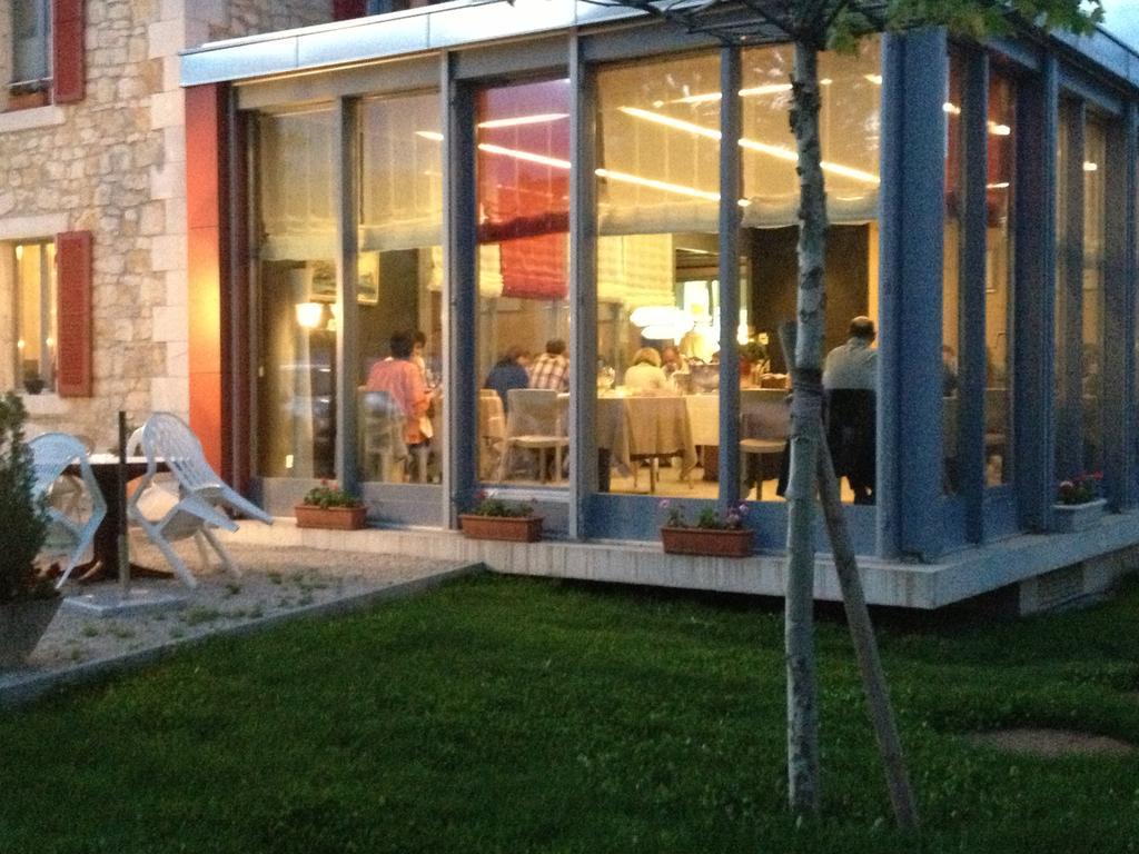 Au Boeuf Rouge Hotel Crassier Exterior photo