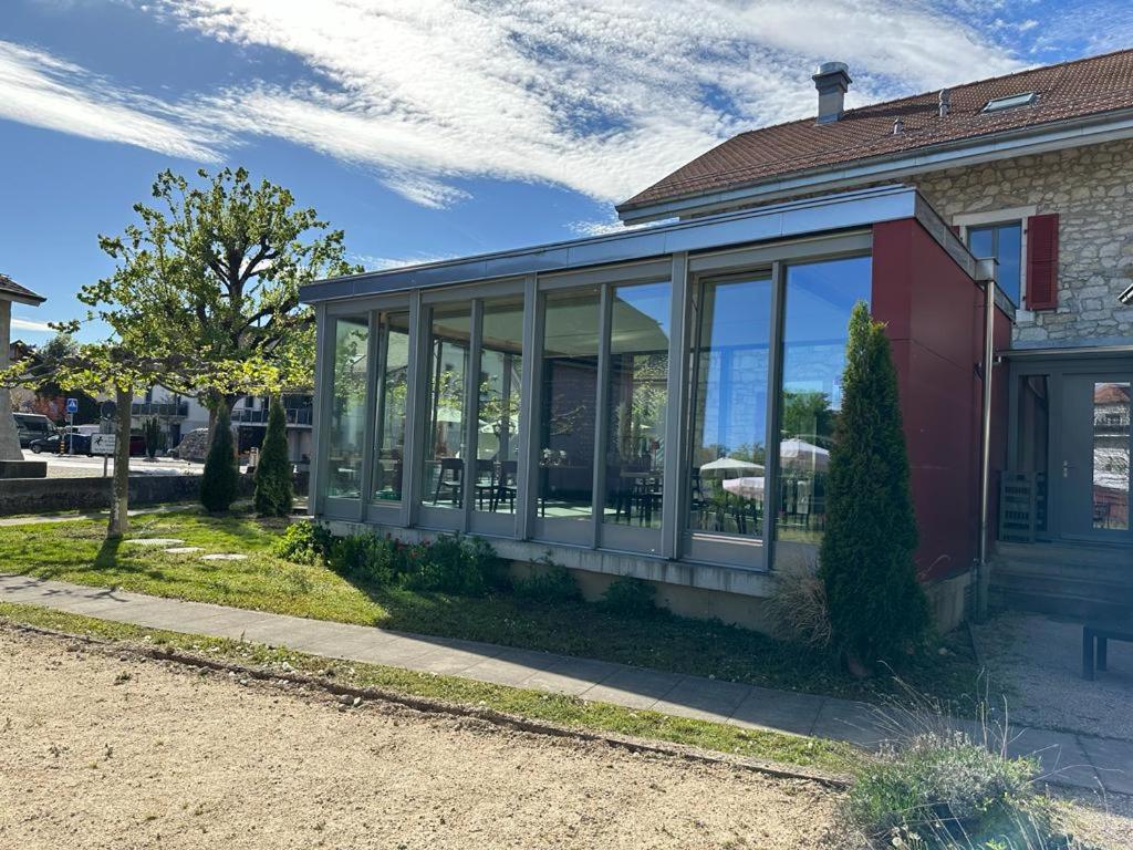 Au Boeuf Rouge Hotel Crassier Exterior photo