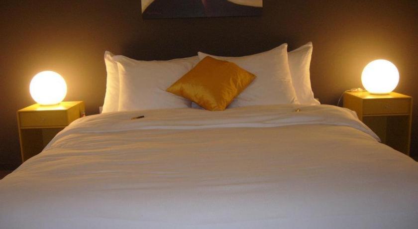 Au Boeuf Rouge Hotel Crassier Room photo